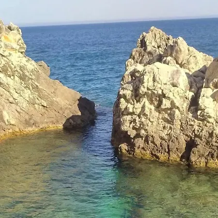 Mavi E Sari Ev Marittima